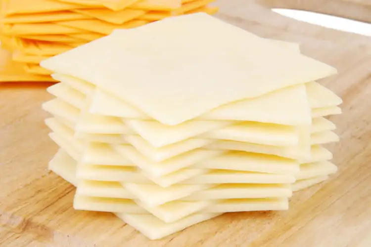 پنیر اسلایس زرد و سفید